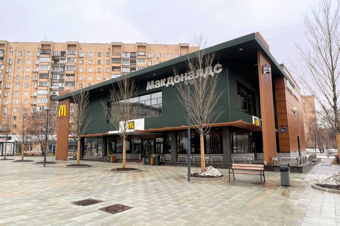 一時閉店中のモスクワのマクドナルド店舗