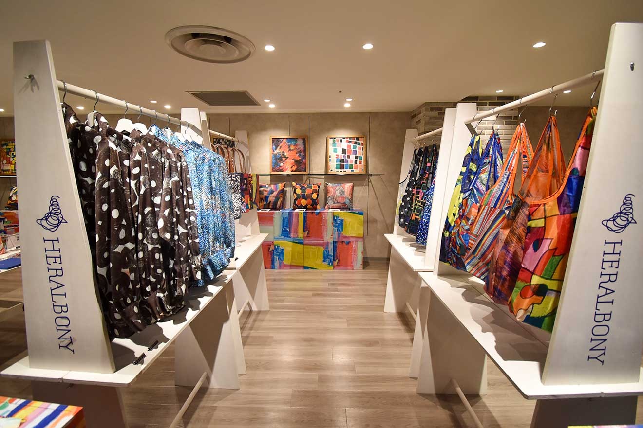 「FABRIC TOKYO 渋谷MODI」の隣に期間限定で設けられた、ヘラルボニーのポップアップストア