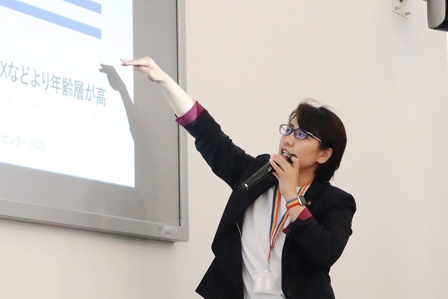 研修先で講師を務める村木真紀さん