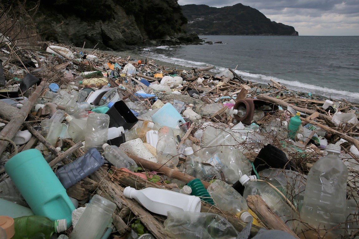 コラム「プラスチックごみの行方は」 基礎から学ぶ SDGs教室【22】