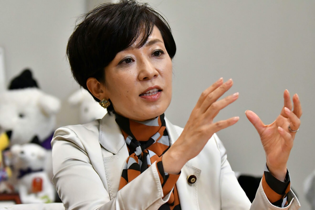 女性が活躍し、リアルな生活感ある政治を