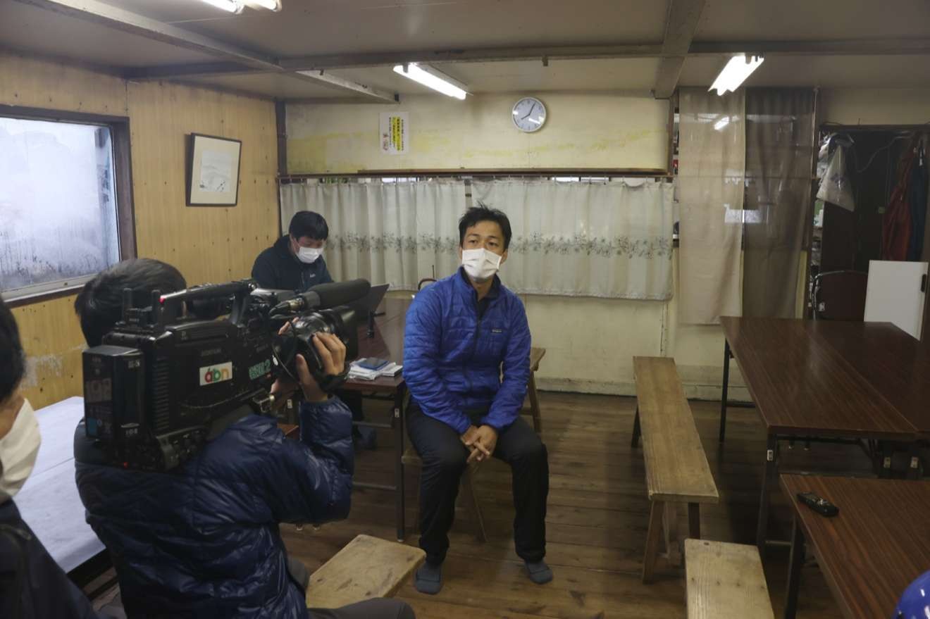 <span>ヘリ移送の延期を説明する環境省の有山さん</span>