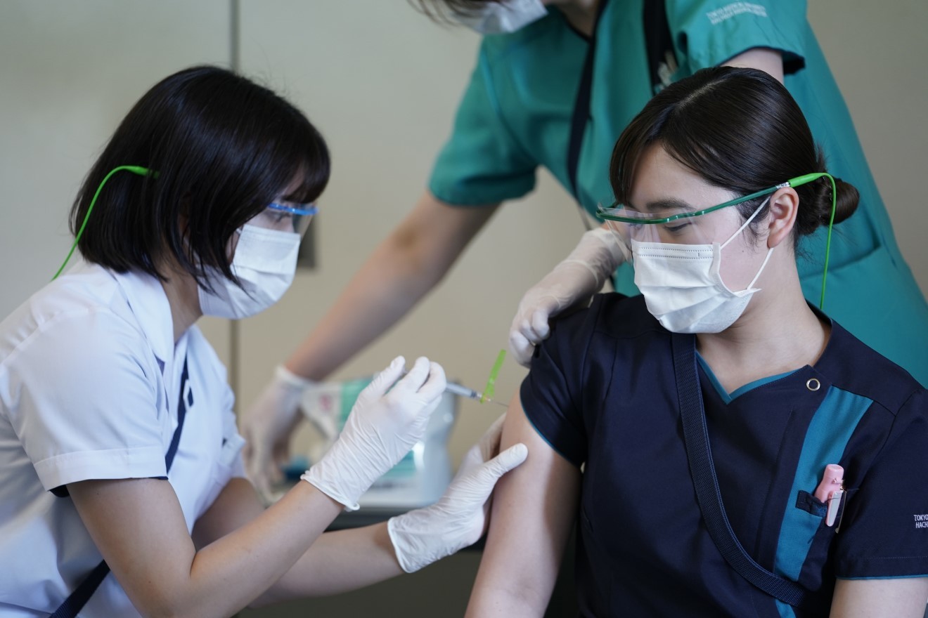 年末、医療従事者を対象に行われた3回目のワクチン接種