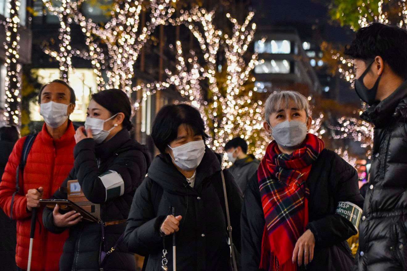 誰もが楽しめる街へ 目の不自由な人のイルミネーションツアー 東京 丸の内で Sdgs Action 朝日新聞デジタル