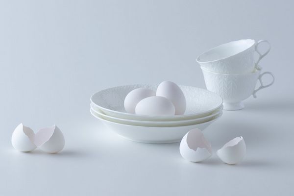卵殻が「未活用資源」から 高級食器に 食卓から始めるサーキュラー
