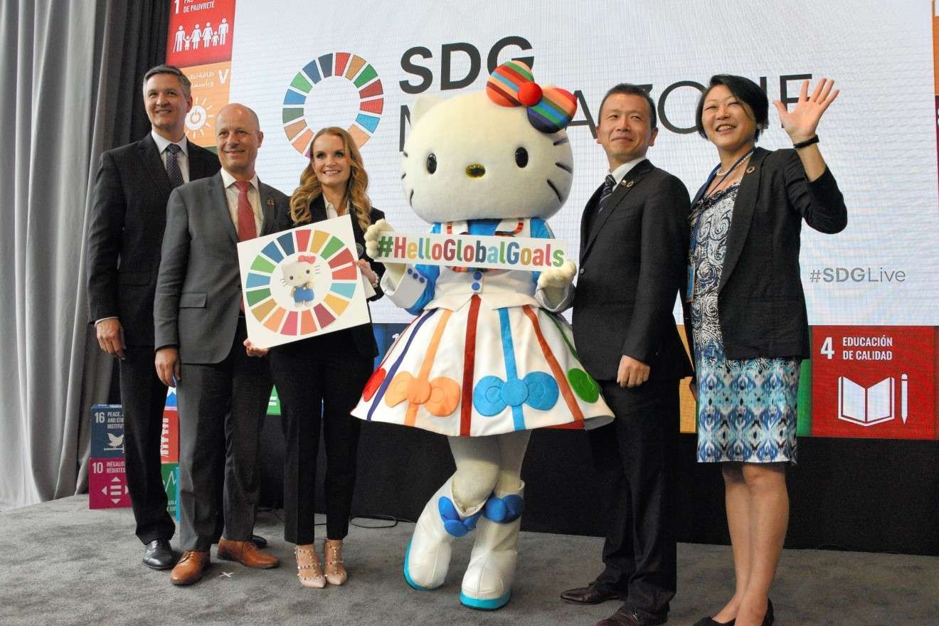 【非売品】サンリオ ハローキティ ぬいぐるみ 17個セット SDGs モーリーファンタジー・PALO限定プライズ「ハローキティ50周年