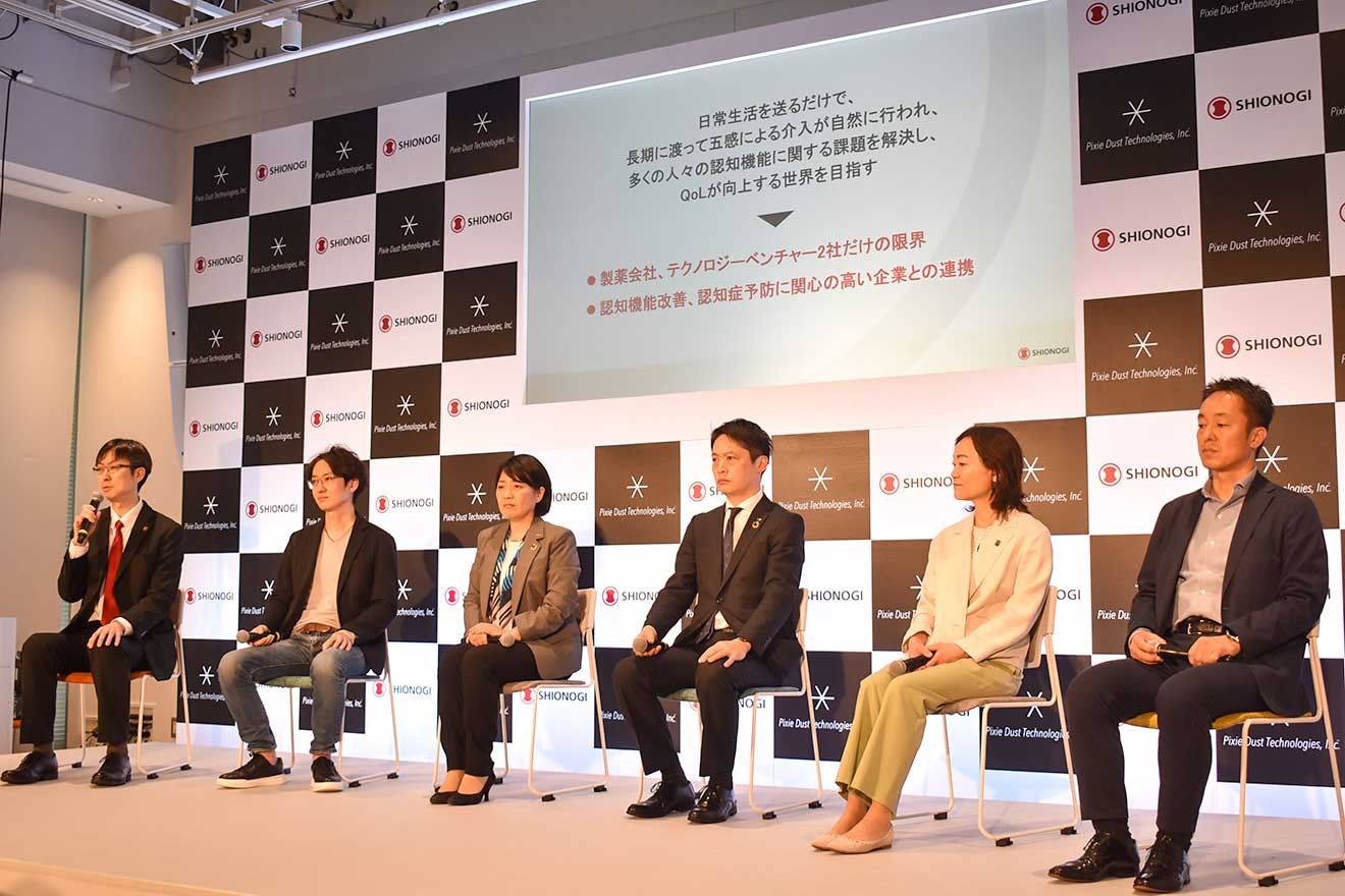 発表会に登壇した各社の担当者ら